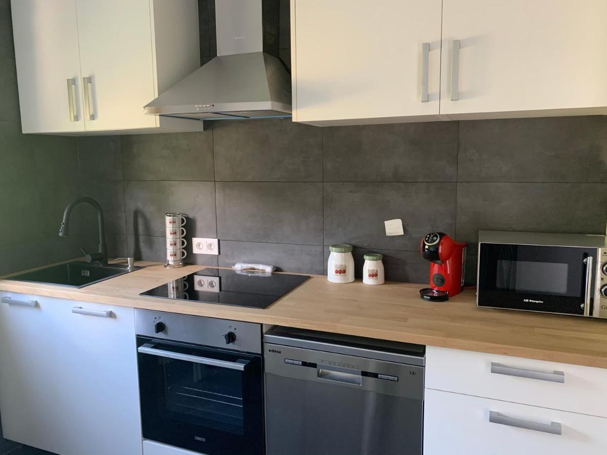 A Casa Vermella Con Jardin A 10 Minutos De Santiago De Compostela Apartment Ortono Bagian luar foto