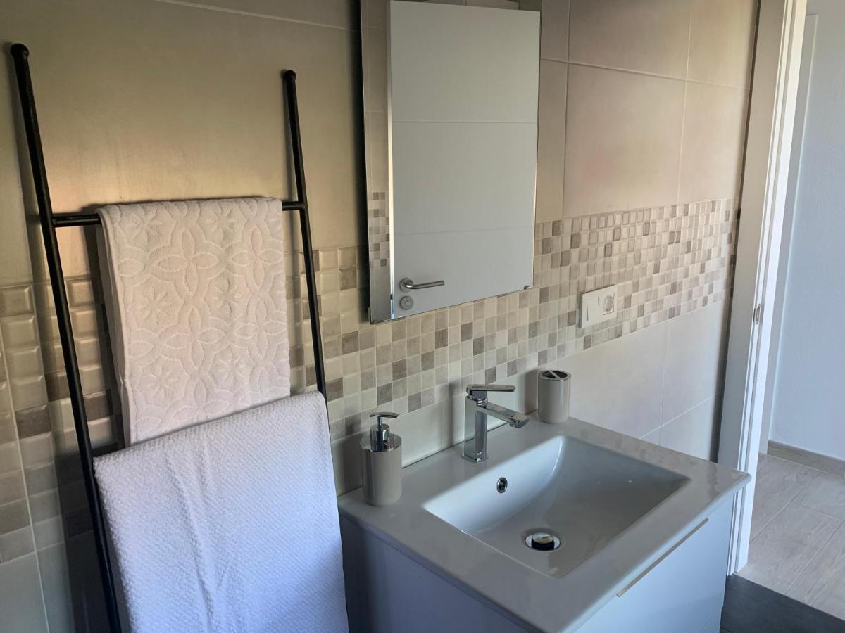 A Casa Vermella Con Jardin A 10 Minutos De Santiago De Compostela Apartment Ortono Bagian luar foto