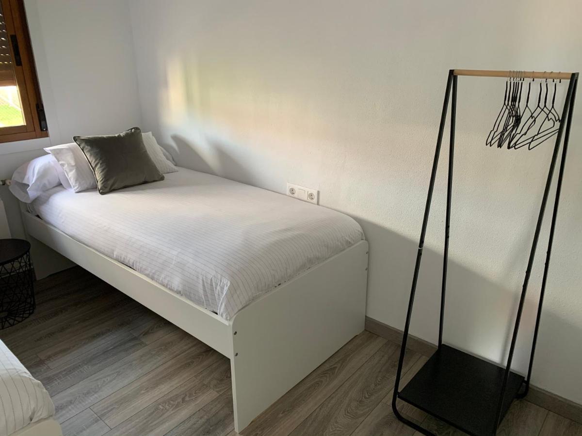 A Casa Vermella Con Jardin A 10 Minutos De Santiago De Compostela Apartment Ortono Bagian luar foto