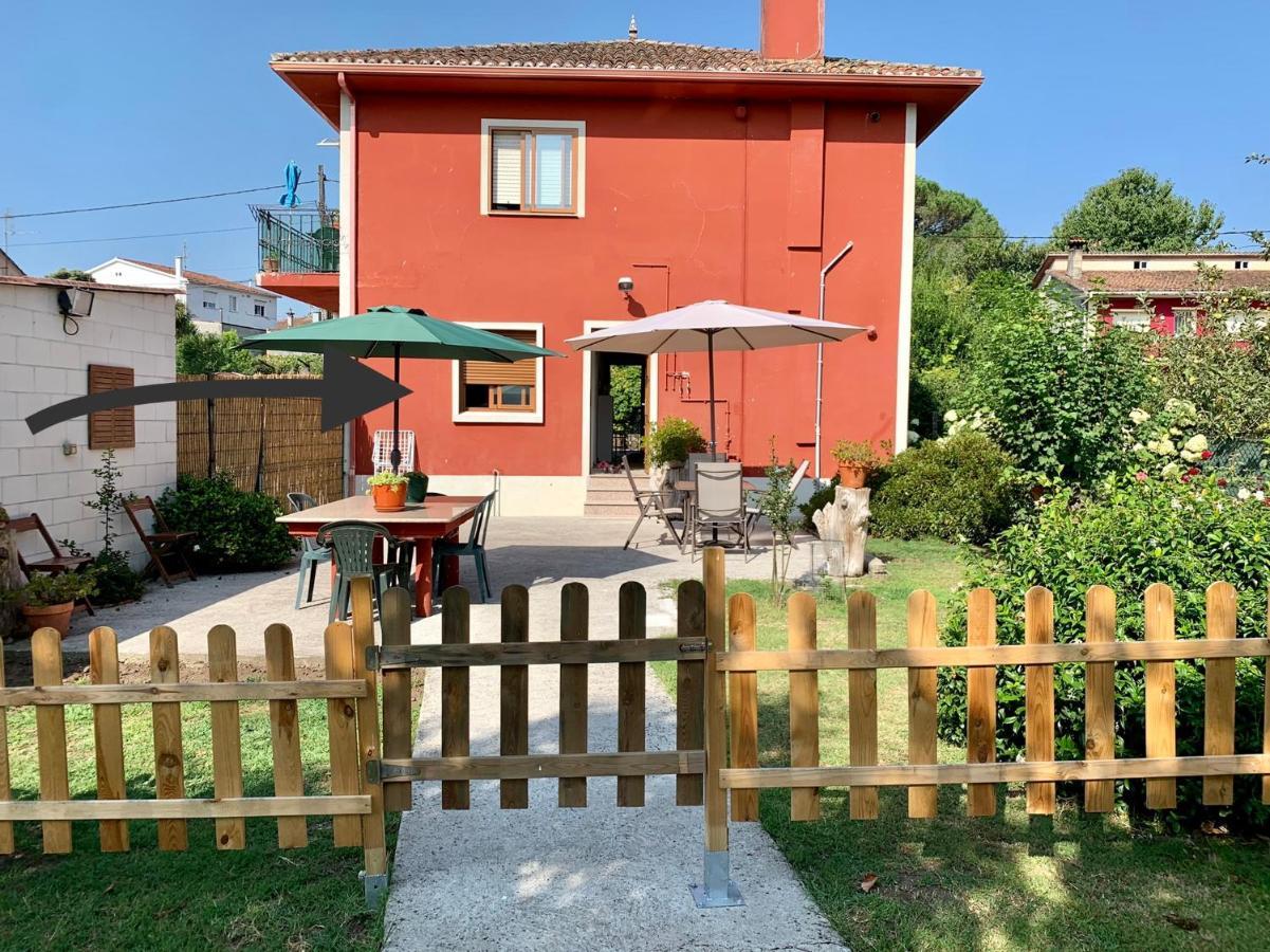A Casa Vermella Con Jardin A 10 Minutos De Santiago De Compostela Apartment Ortono Bagian luar foto