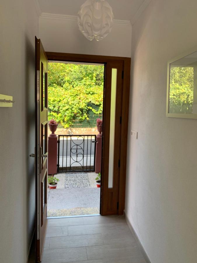 A Casa Vermella Con Jardin A 10 Minutos De Santiago De Compostela Apartment Ortono Bagian luar foto