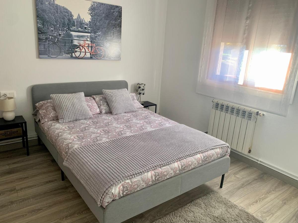 A Casa Vermella Con Jardin A 10 Minutos De Santiago De Compostela Apartment Ortono Bagian luar foto